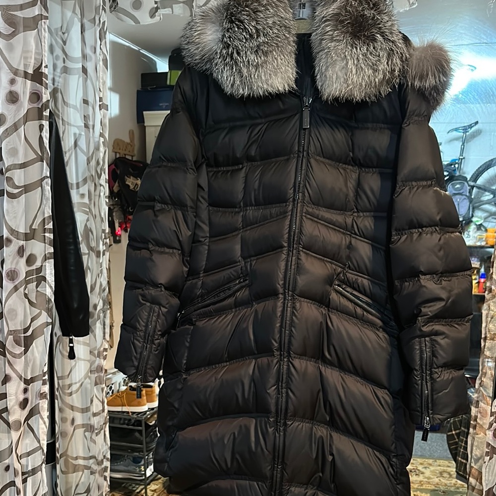 Women's Black real down Puffer Coat with genuine Fox Fur Collar and hood